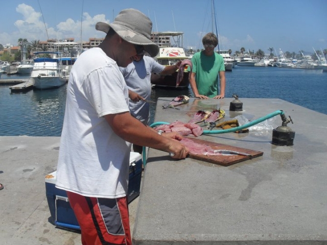 Limpiando el pescado